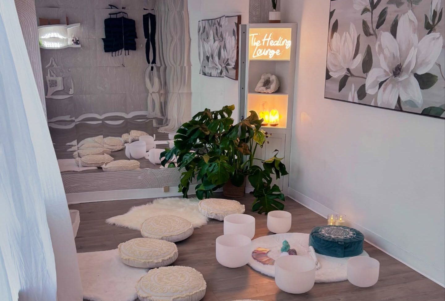 laura widgett, the healing lounge, helen siwak, portfolioyvr, folioyvr, vancouver, bc, holistic services, ecoluxury