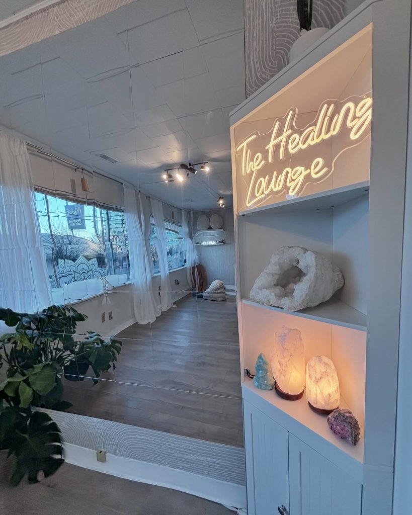 laura widgett, the healing lounge, helen siwak, portfolioyvr, folioyvr, vancouver, bc, holistic services, ecoluxury